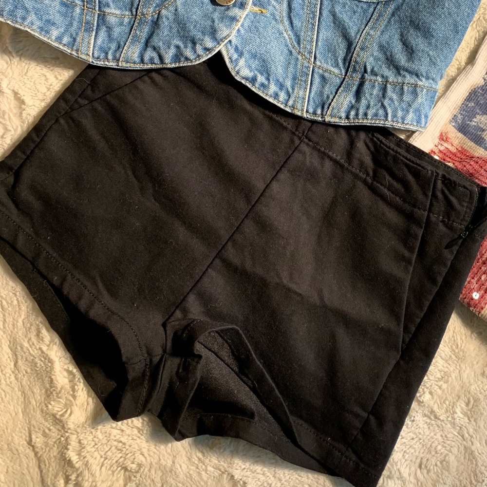 H&M black shorts